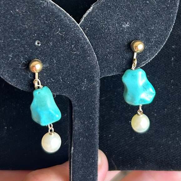 14 K gold Turquoise and cultured pearl vintage screw back earrings - Picture 8 of 10